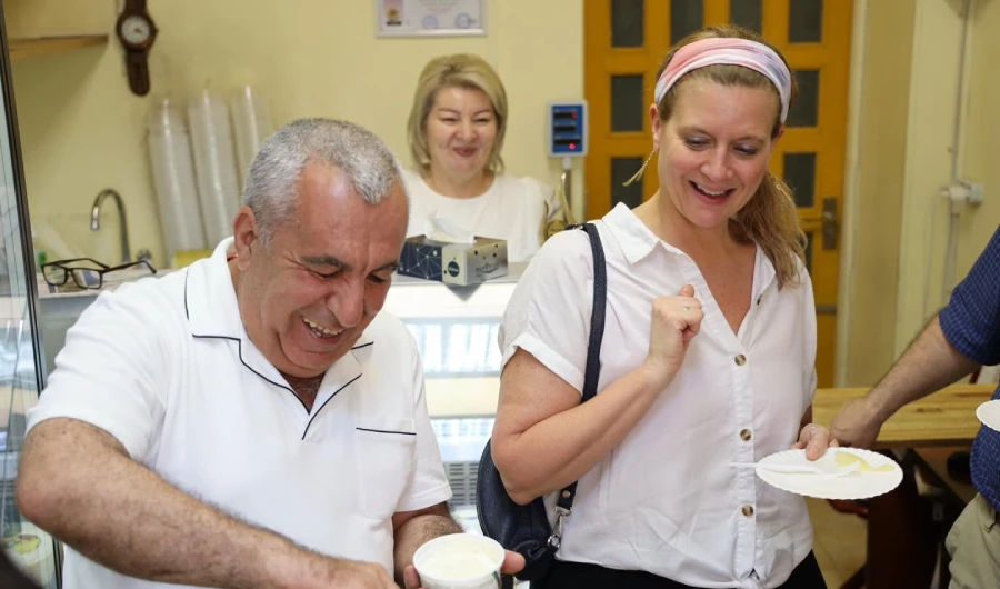 Amanda Freitag visited "Borisovka" and highly praised the quality of Armenian cheeses.